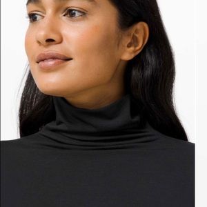 Lululemon hold tight turtleneck in black
